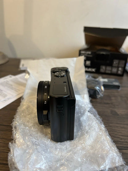 Panasonic LUMIX DMC-LX10 20.1MP Digital Camera – Black (Kit with 24–72mm Lens)