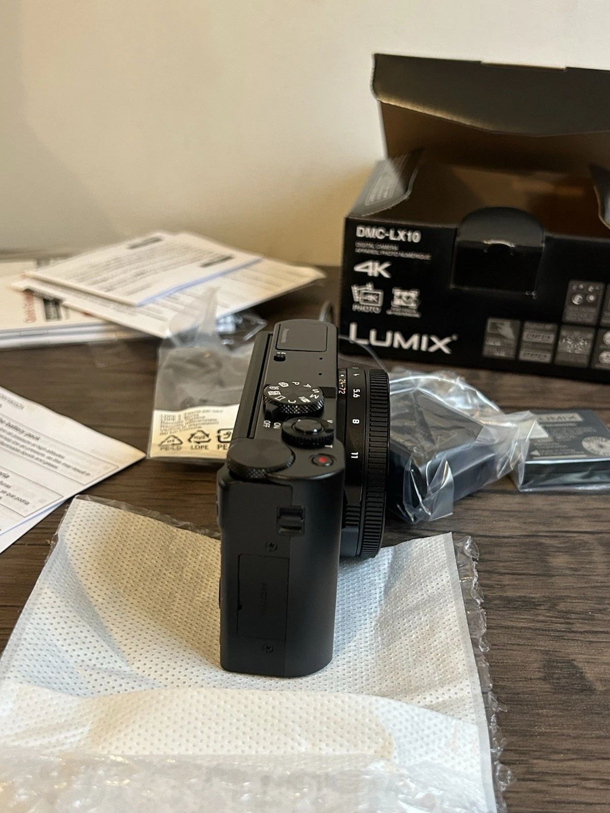 Panasonic LUMIX DMC-LX10 20.1MP Digital Camera – Black (Kit with 24–72mm Lens)