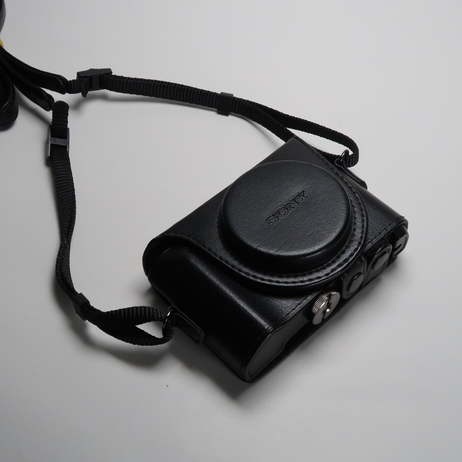 Sony Cyber-shot DSC-HX90V 18.2MP Digital Camera – Original Packaging – Excellent